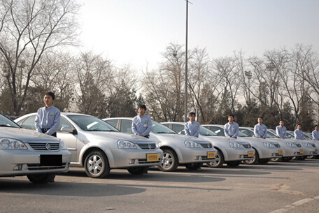 成都租越野車(chē)押金多少錢(qián)